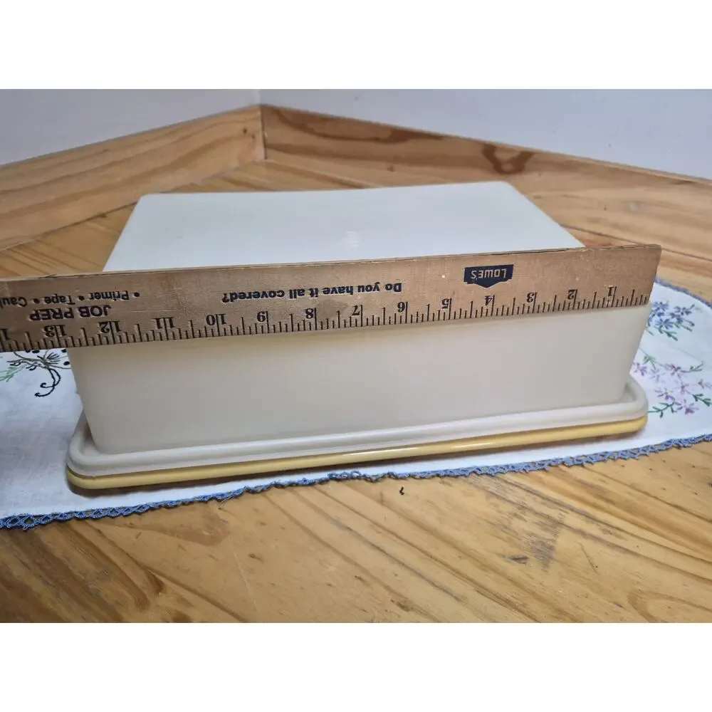 Set Of 2 Vintage Tuperware Cake Takers Gold/ Frosted